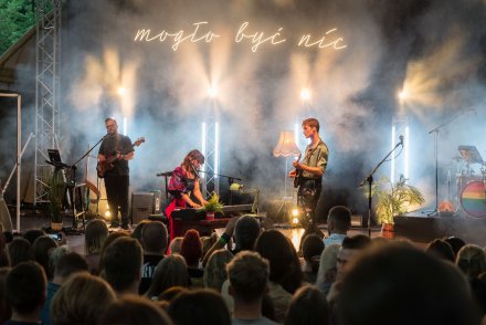 Koncert zespołu Kwiat Jabłoni w wiślańskim amfiteatrze